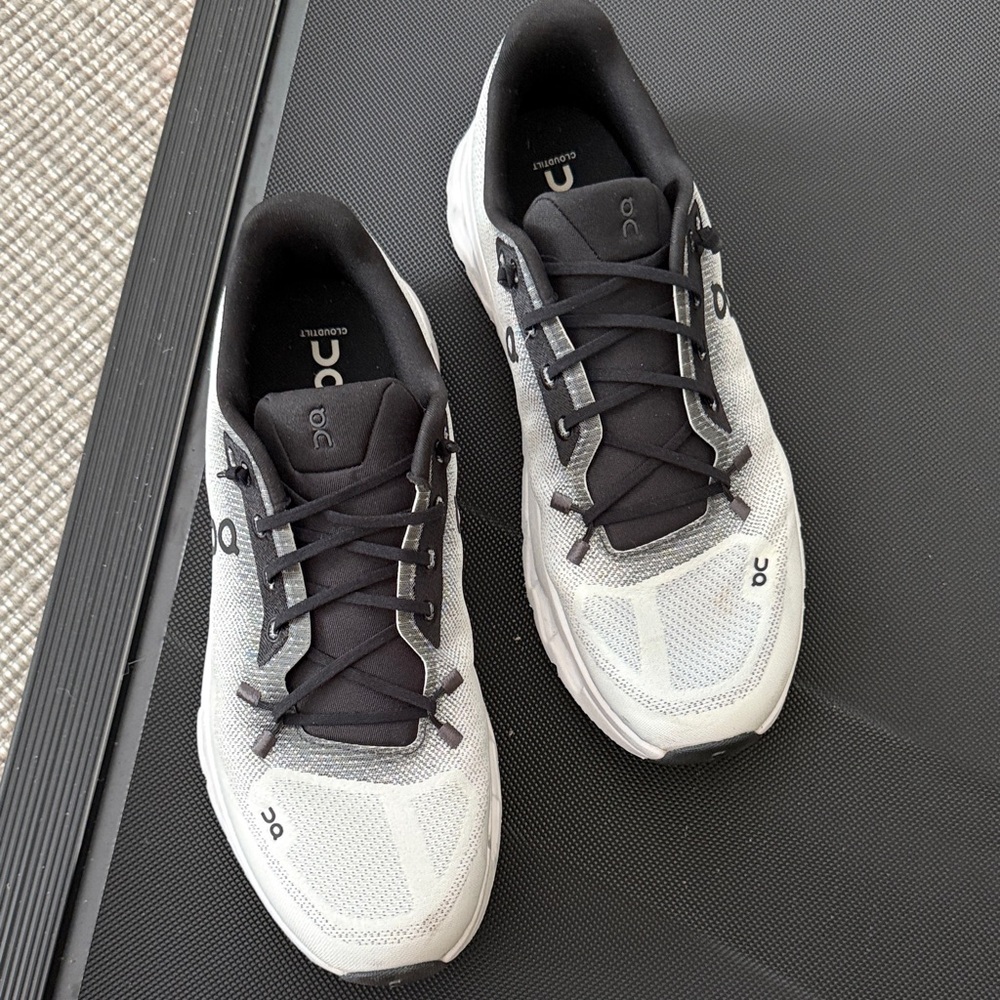 On Running Cloudtilt women’s shoe- White and Black - Picture 12 of 12